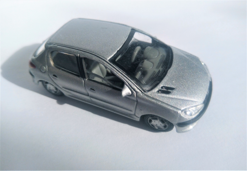 Illustration for article titled French Friday: A 1:72 Peugeot